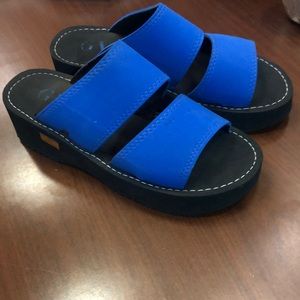 Vintage 90s Platforms.  Slides.  Black and royal blue. Gloria Vanderbilt. GUC